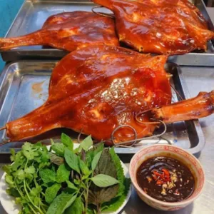 เป็ดตัวเมียทั้งตัวอบเครื่องเทศ