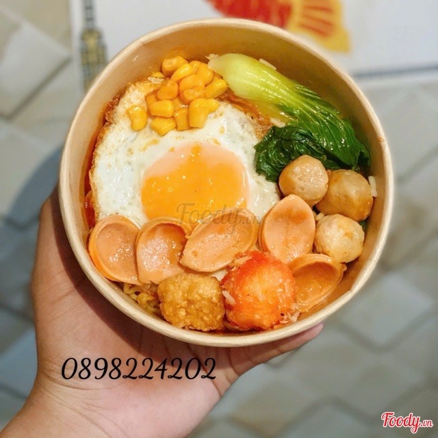 หมี่ผัดอินโดมี่ท็อปปิ้งเต็ม