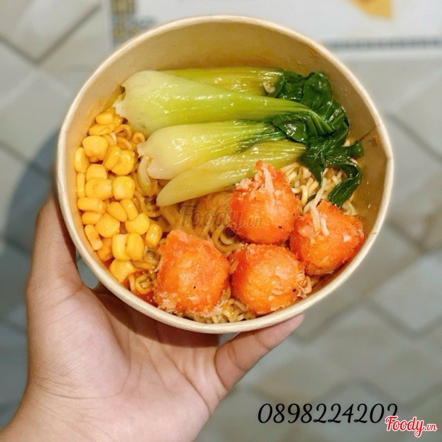 หมี่ยำอินโดมี่ ลูกชิ้นทะเล/ลูกชิ้นไก่