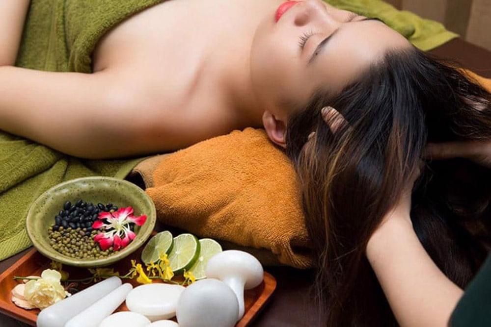 คอมโบ: สระผม + นวดหน้า + มาสก์หน้า + นวดศีรษะแขนบ่าคอ + แช่เท้าสมุนไพร