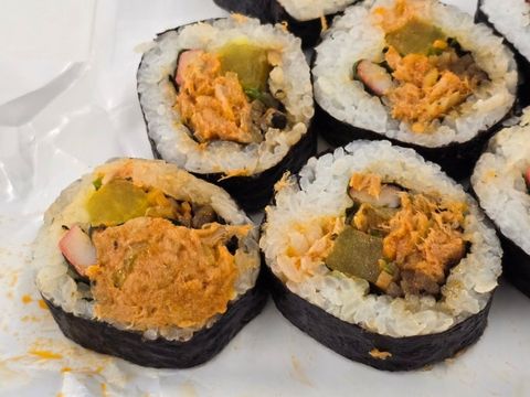 Kimbap ớt cay cá ngừ
