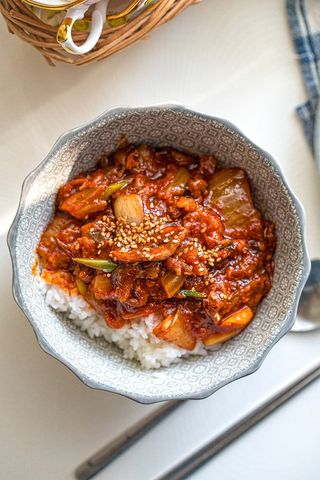 Cơm thịt heo xào cay