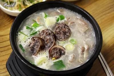 Cơm chan canh sundae (dồi)