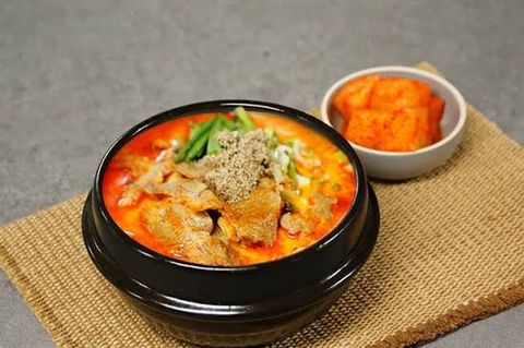 Cơm chan canh má heo & ba chỉ trên (cay)