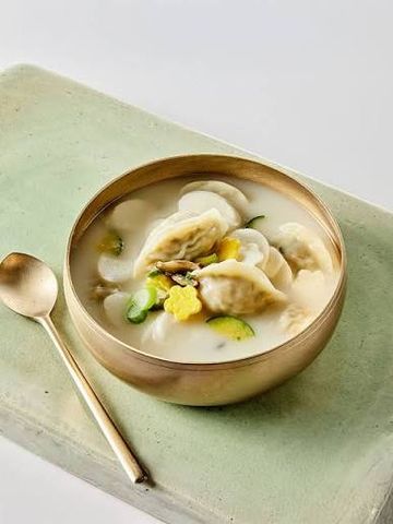 Súp bánh gạo và há cảo nước hầm xương bò