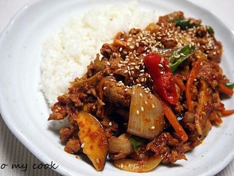 Cơm thịt heo xào cay