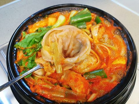 Canh Xương Heo Cay Với Mandu (XL) · 7 miếng xương