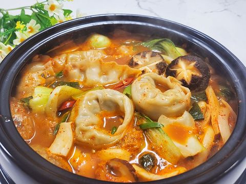 Canh Xương Heo Với Mandu (Không Xương)