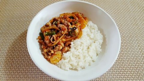 Cơm bạch tuộc xào cay