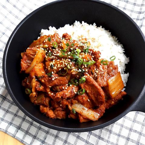 Cơm thịt heo xào cay