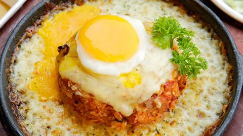 gà xào + cơm chiên phô mai