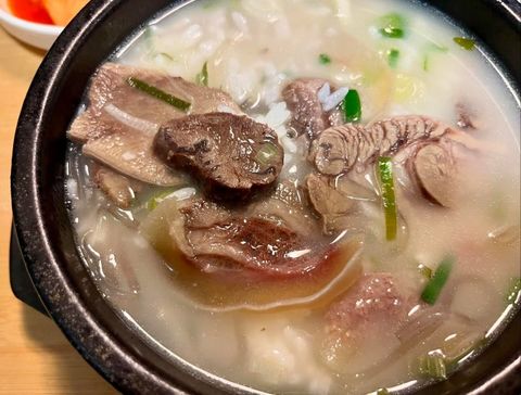 Cơm canh đầu bò (Gukbap)