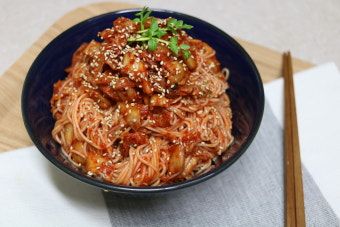 Mì trộn cay thịt lát mỏng