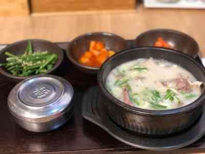 Canh cơm thịt heo (Dwaeji-gukbap)