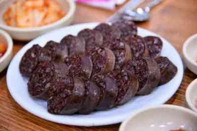 Dồi tiết ăn thử