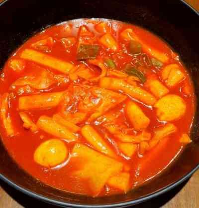 Tteokbokki (bánh gạo cay)
