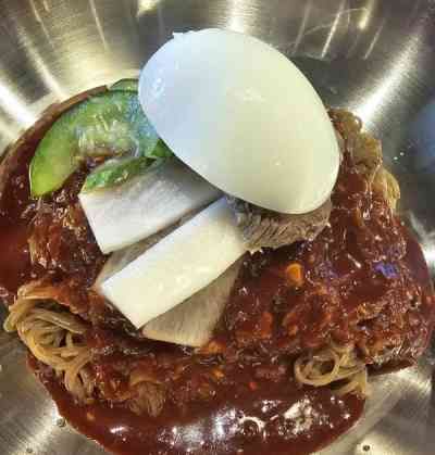 Mì lạnh trộn cay (Bibim Naengmyeon)