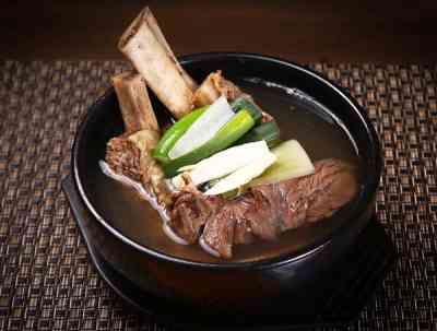 Canh sườn bò rút xương (Galbitang)