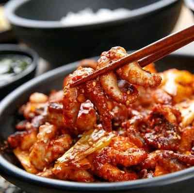 Bạch tuộc con xào cay (Jjukkumi)