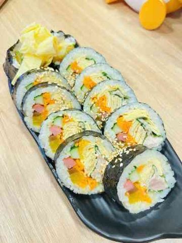 Kimbap nhân trứng
