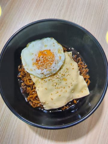 Jjapaghetti phô mai trứng