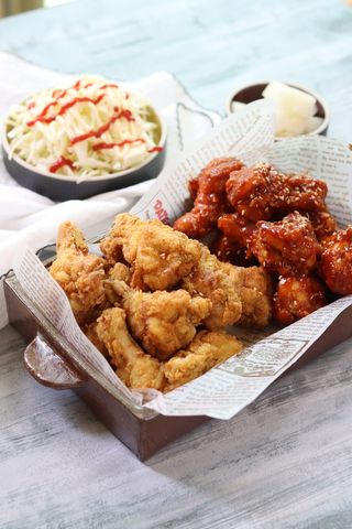 Gà Nửa Nửa (Gà Rán + Sốt Tỏi Cay)