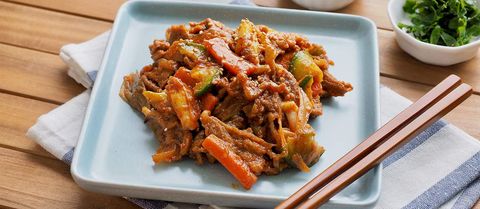 Thịt heo xào rau củ thái sợi