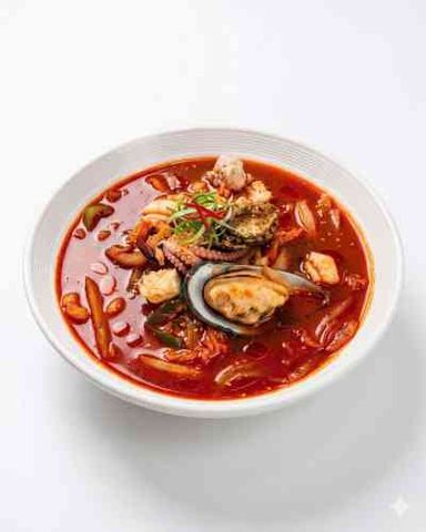 A Mỳ Champong (mỳ hải sản cay)