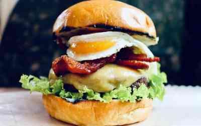Burger Trứng Thịt Heo Xông Khói