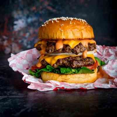 Burger Bò Sốt Phô Mai Gấp Đôi