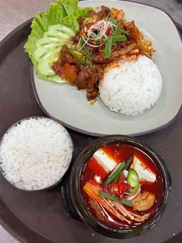Set 2: Canh kim chi + Cơm thịt heo xào cay