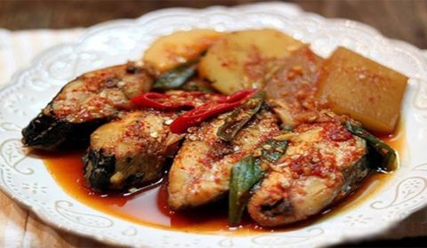Cá thu kho củ cải