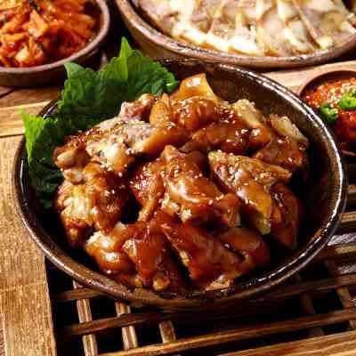 Chân giò heo mini cửa hàng tiện lợi