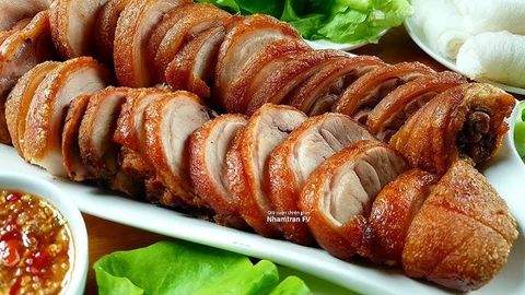 Chân giò heo (nhỏ) + phần kèm (mì ly + canh kimchi + 6 món phụ)