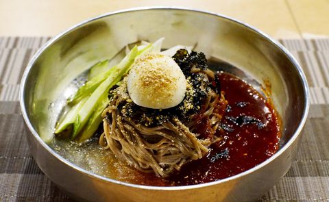Mul makguksu (mì kiều mạch lạnh trong nước dùng)
