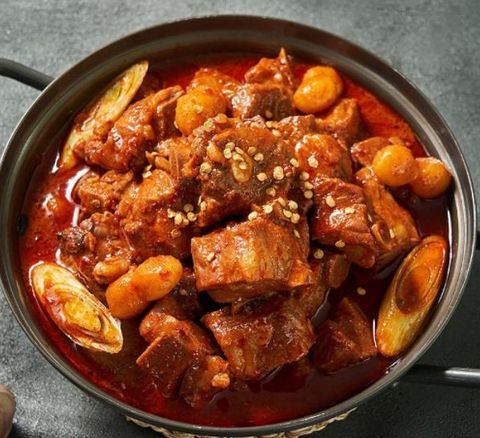 Sườn heo om cay + 2 bát cơm