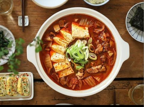 Canh kimchi Omori + cơm trắng