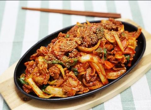 Thịt heo xào cay + cơm