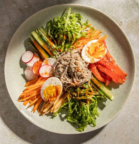 Mì kiều mạch trộn cay (bibim makguksu)