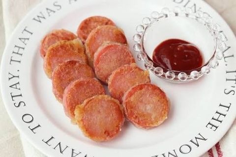 Xúc xích hồng chiên trứng