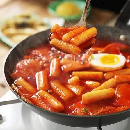 Tteokbokki (bánh gạo cay)