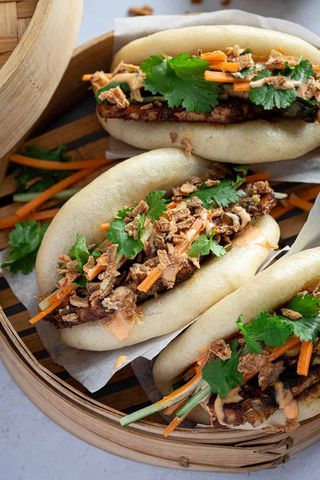 Bánh bao chay gạo lứt nấm hạt sen