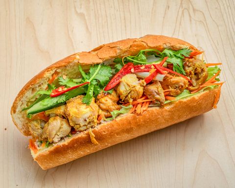 Bánh mì gà lá chanh