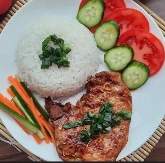 Cơm sườn heo nướng