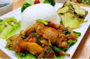 Cơm gà xào sả ớt