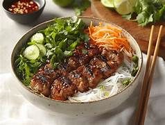 하노이 분짜 (숯불 돼지고기 쌀국수)