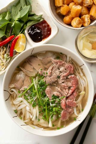 소고기 볶음 쌀국수 (퍼 싸오)