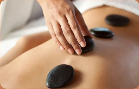 Massage đá nóng
