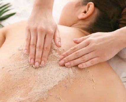 Tẩy da chết toàn thân với hạnh nhân