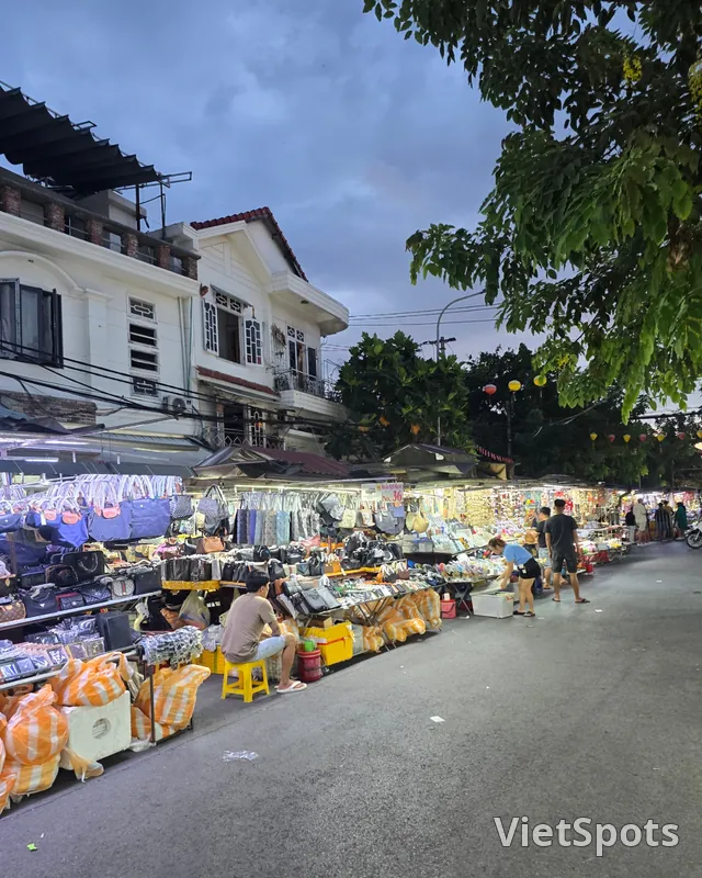 ตลาดกลางคืนฮอยอัน